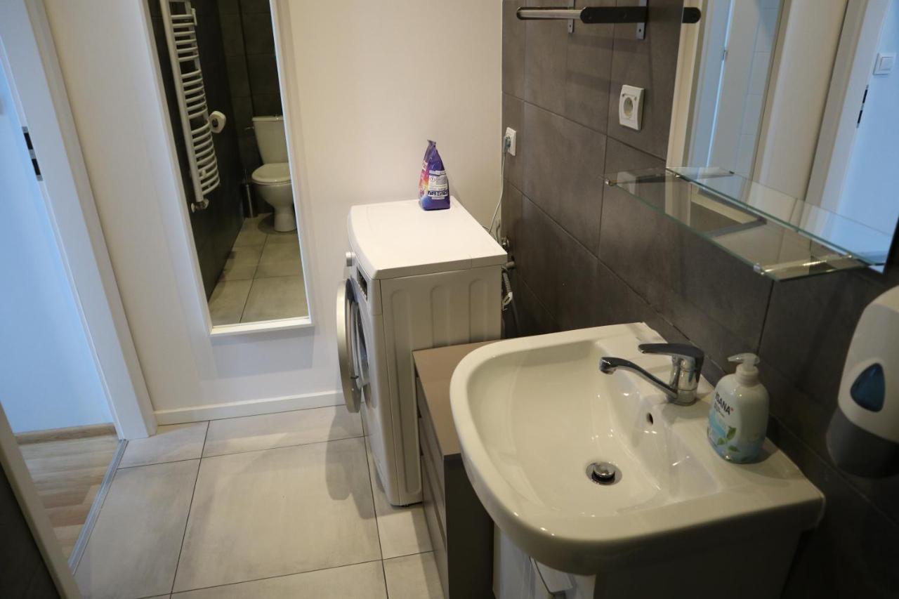 One More Night Apartment, Poznan Old Town Екстер'єр фото